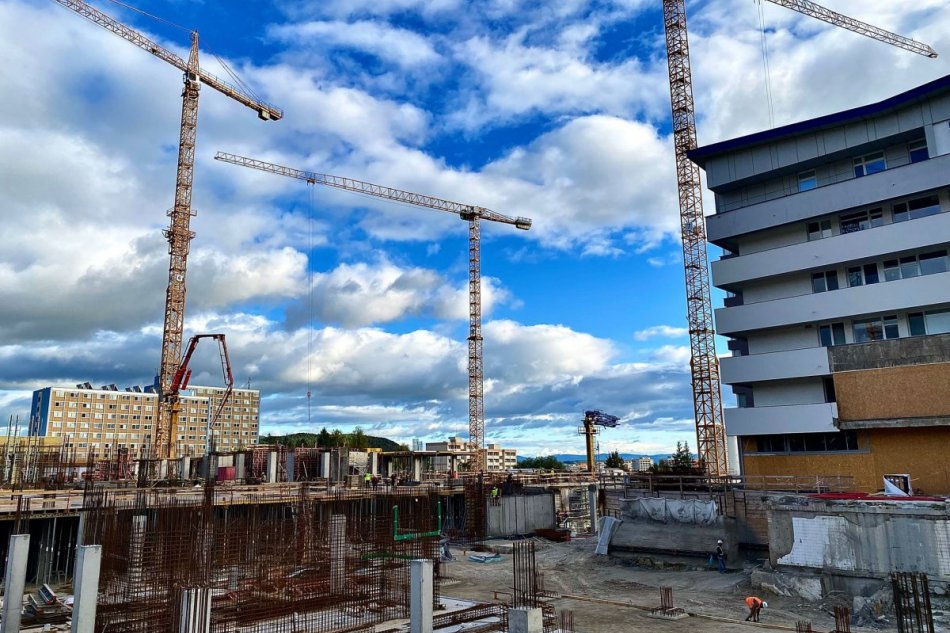 V OBRAZOCH: Pravidelná návšteva staveniska nemocnice s ministrom Šaškom