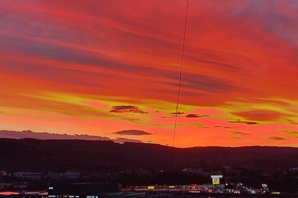 Magický západ Slnka v Prešove potešil oči obyvateľov