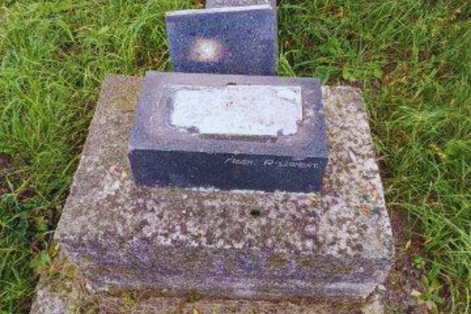 V OBRAZOCH: Niekto poškodil desiatky pomníkov na cintoríne