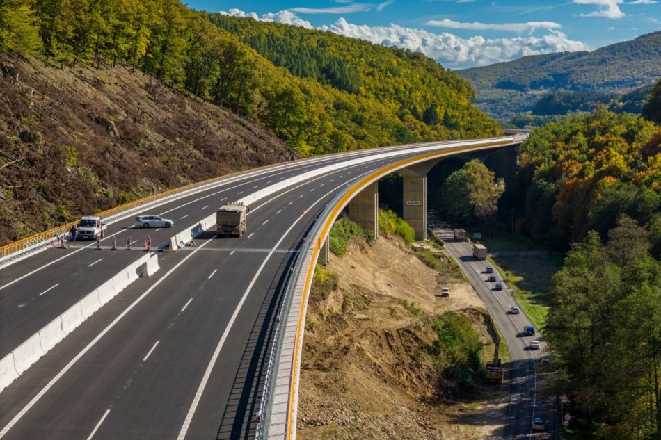 V OBRAZOCH: Jesenný pohľad na najdlhšiu slovenskú estakádu