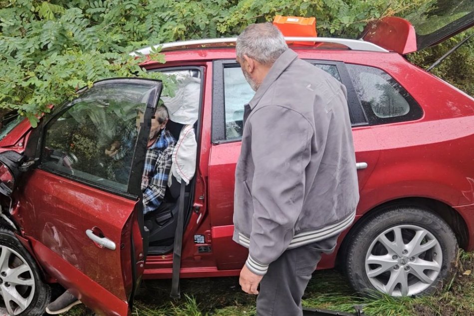 V OBRAZOCH: Splnomocnenec vlády Alexander Daško pomáhal pri nehode