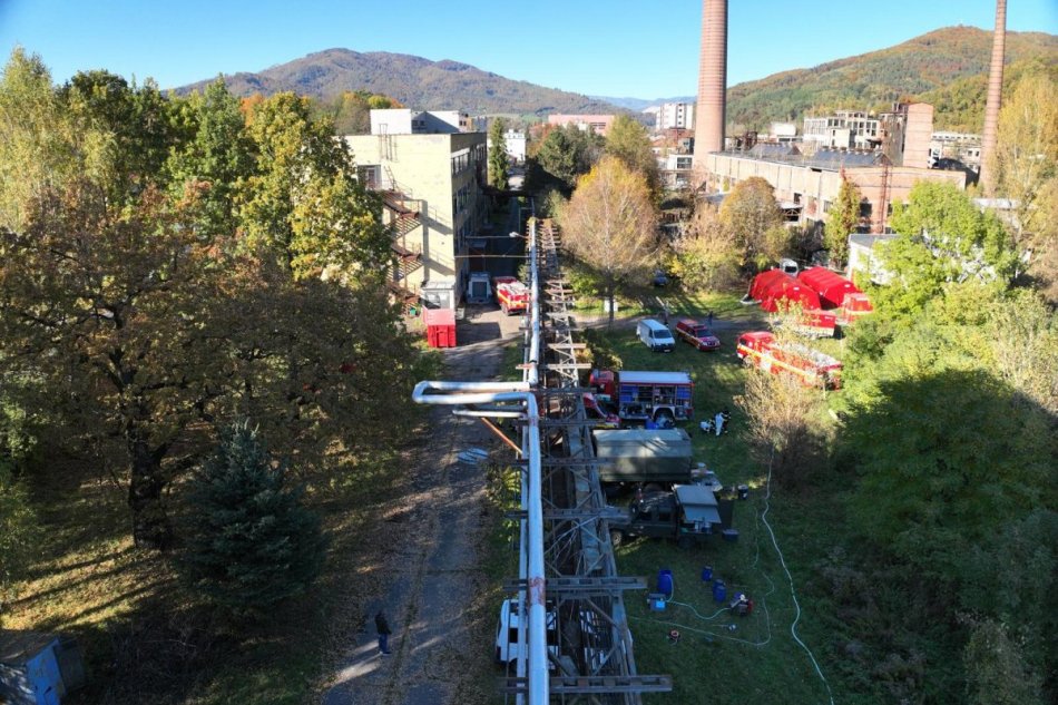 V OBRAZOCH: Zásah v objektoch bývalých chemických závodov v Hnúšti