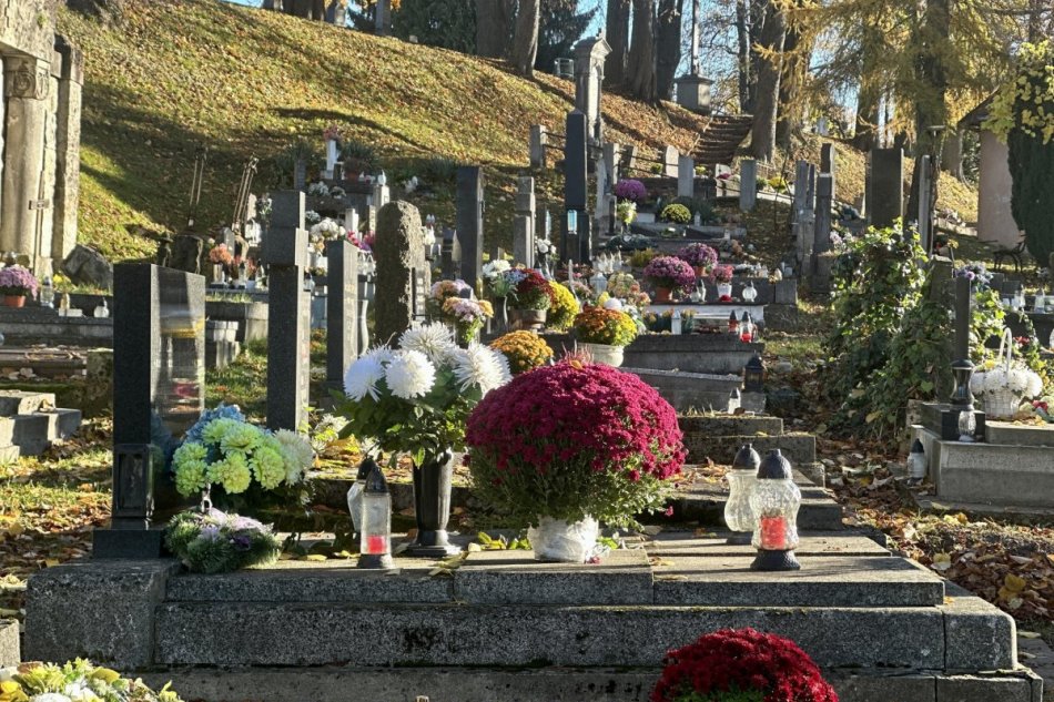 OBRAZOM: Parkoviská pri cintoríne v centre zostanú počas Dušičiek k dispozícii