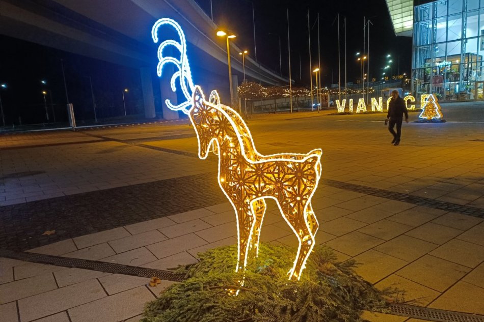 V OBRAZOCH: Vianočná výzdoba pribudla v Banskej Bystrici už v novembri