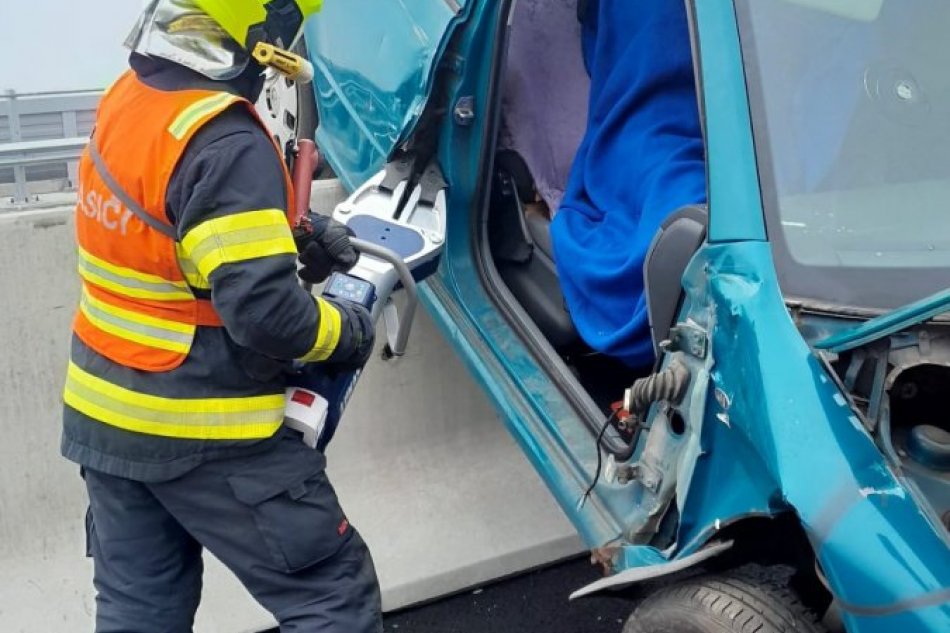 V OBRAZOCH: Taktické cvičenie na rýchlostnej ceste R2