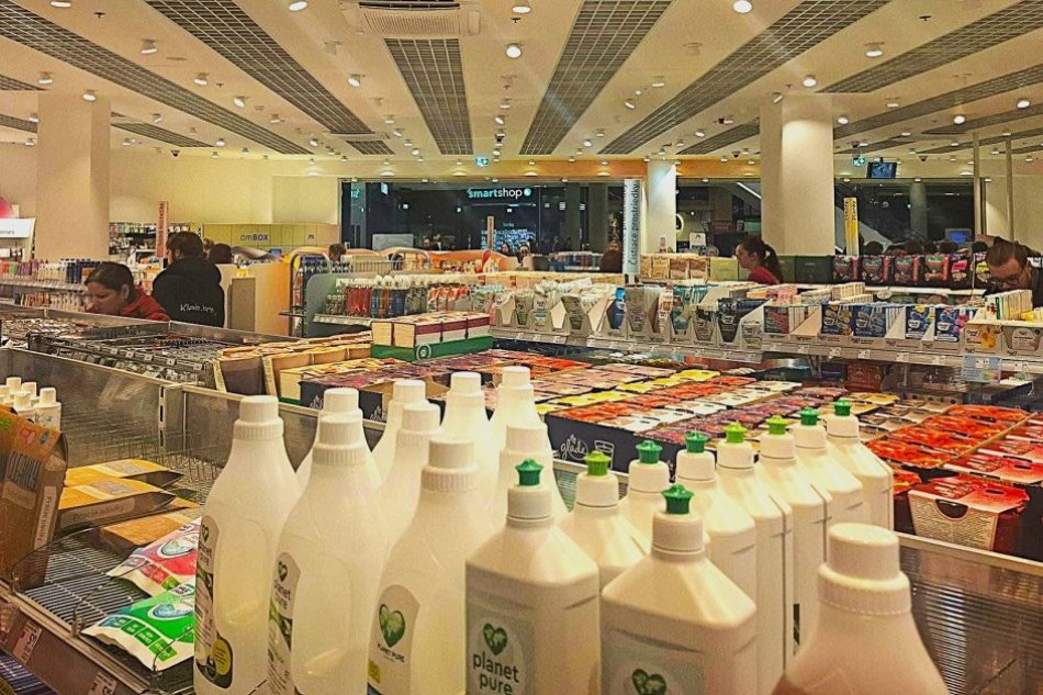 Preplnená prešovská drogéria po otvorení