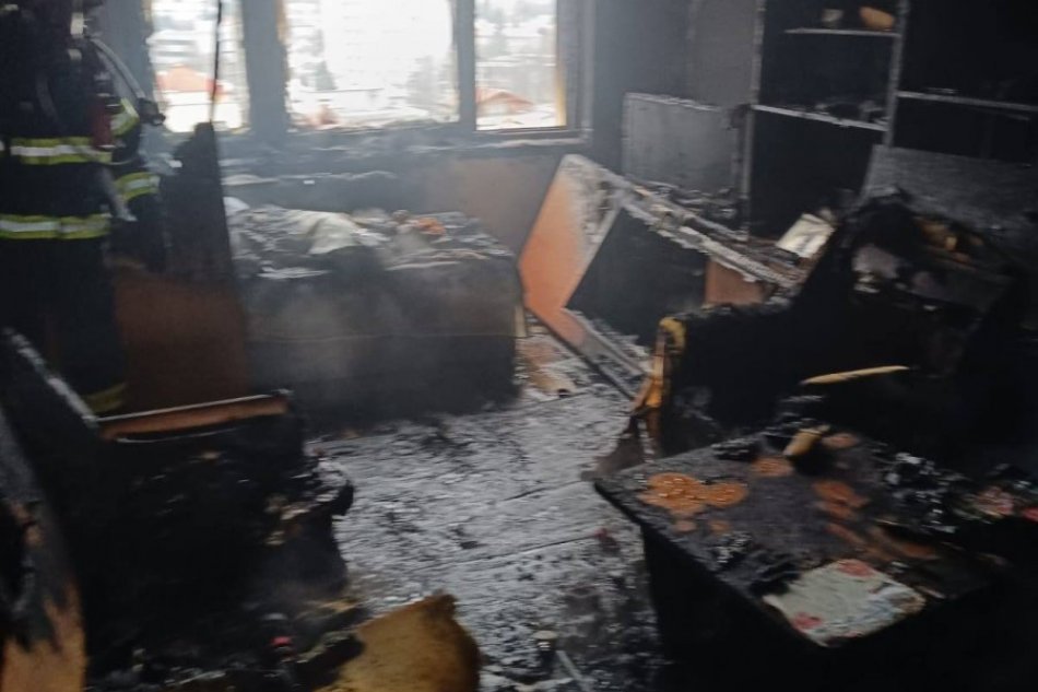 V OBRAZOCH: Požiar bytu na Poľnej ulici v Banskej Bystrici