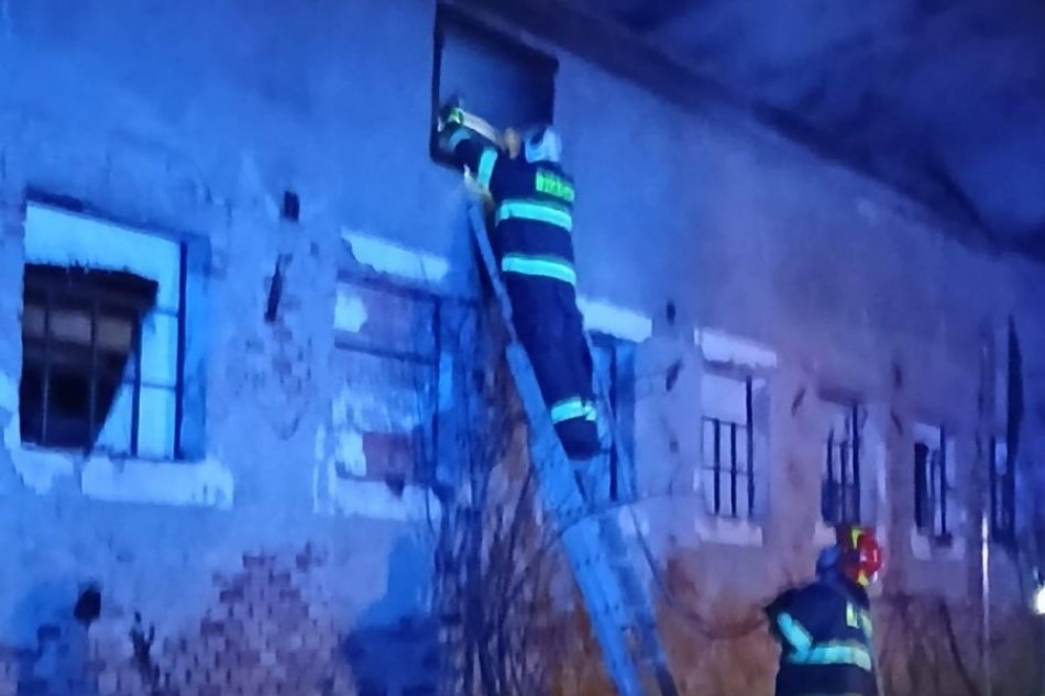 V OBRAZOCH: Požiar hospodárskej budovy