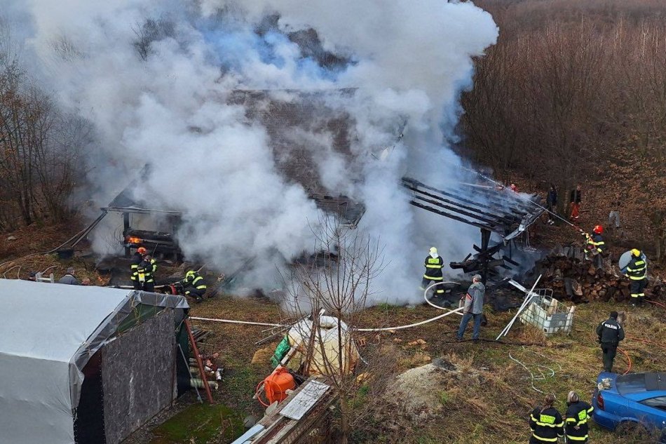 V horiacom dome zomrel človek