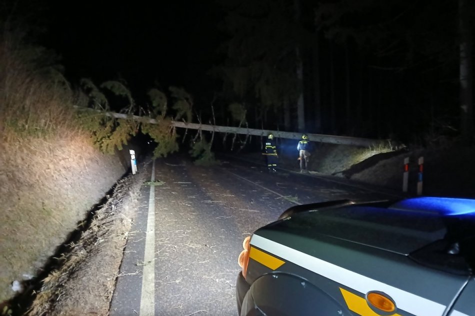 V OBRAZOCH: Sprejazdnenie štátnej cesty č. 529 smer Sihla