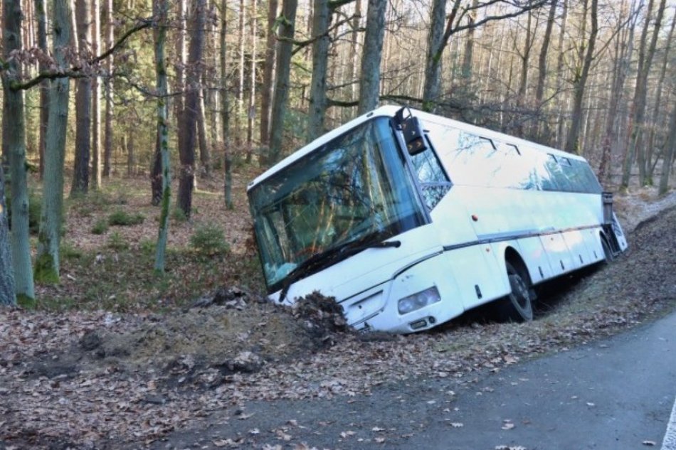 Opitý muž havaroval s ukradnutým autobusom