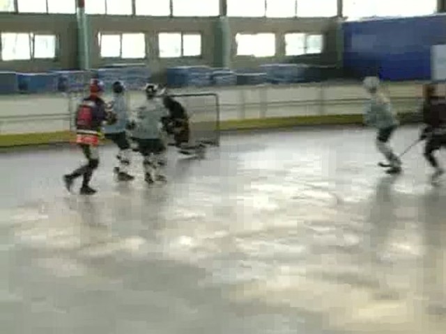 Nitrianska hokejbalová liga úspešne odštartovala