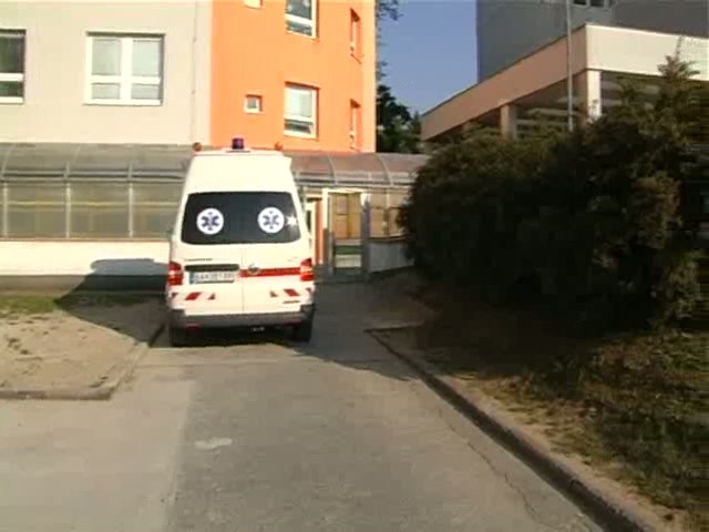 Nebezpečný muž, plačúca žena, ohrozené dieťa