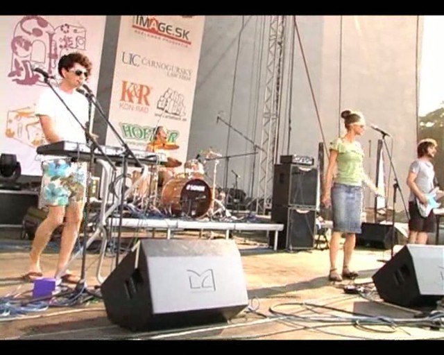 N.O.H.A. zodrala nohy návštevníkov