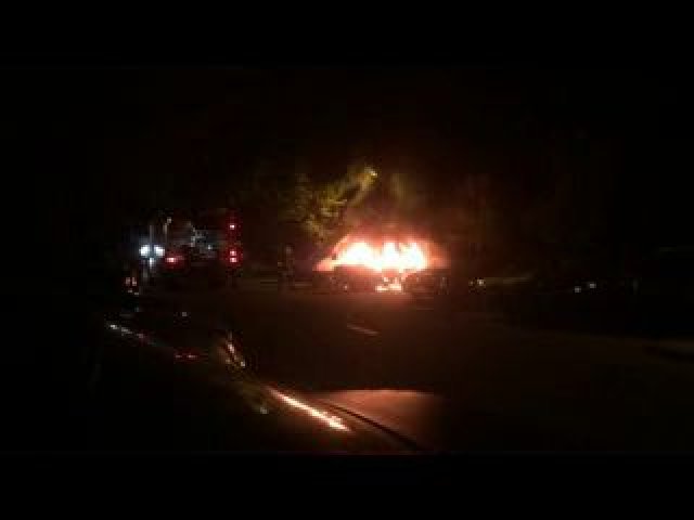 Požiar áut na parkovisku v Šali